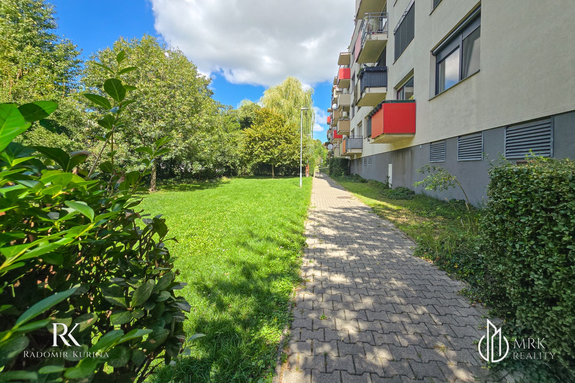 NA PREDAJ 1-izbový byt s balkónom v projekte ZIPAVA, Stupava – Okružná ulica