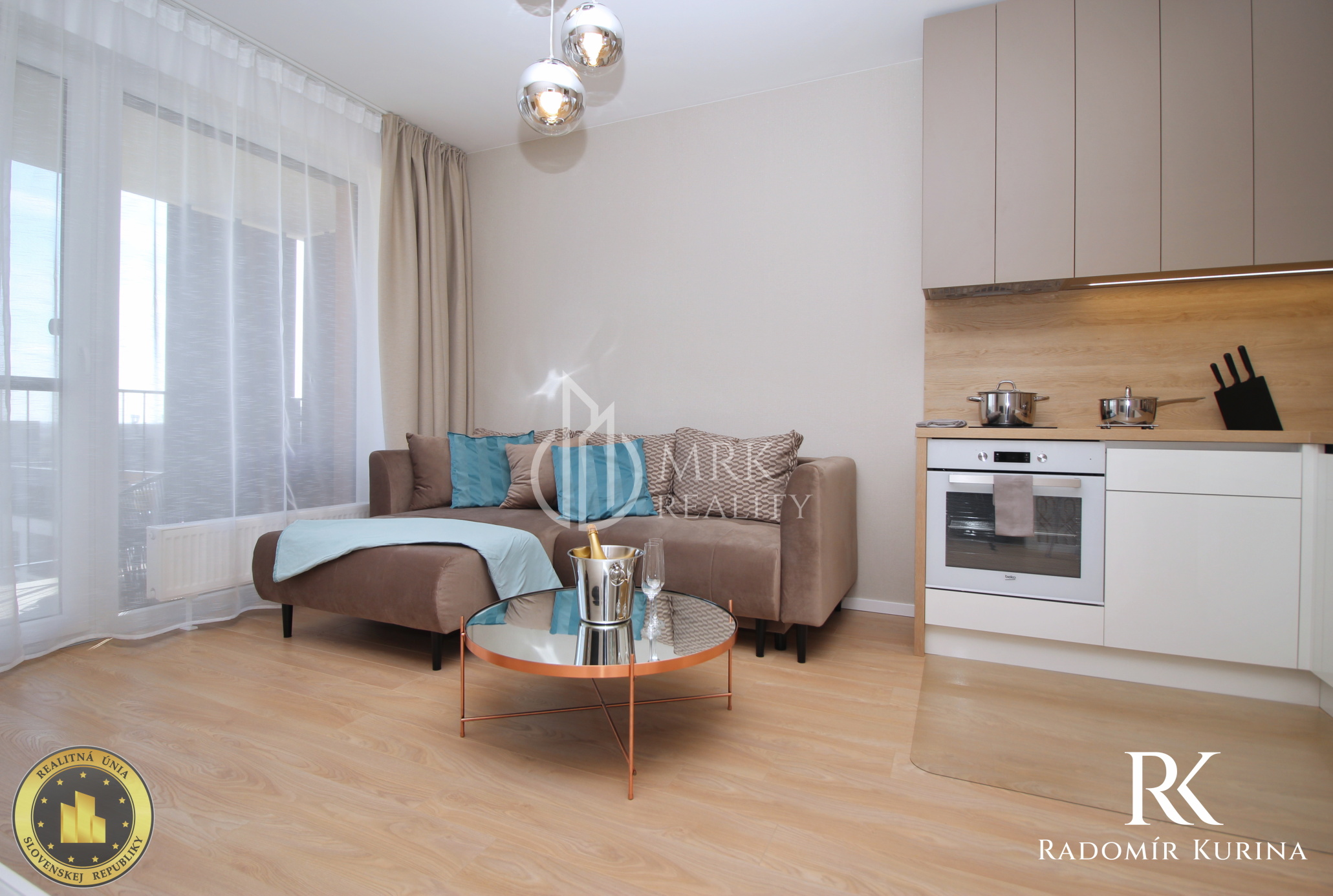 REZERVOVANÉ - 2 izbový zariadený byt na Zuzany Chalupovej s priestranným slnečným balkónom a parkovaním v Slnečniciach